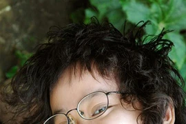 Ăn mặc bình thường thì hát như lên đồng 