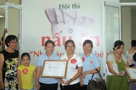 Các nhà báo nữ ANTĐ đạt giải khuyến khích Hội thi nấu ăn