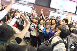 Phát cuồng vì “thần tượng” 