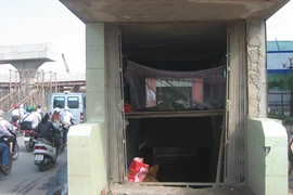 Nhếch nhác hầm đường bộ tại đường Phạm Hùng