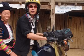 Ông tây dạy bà con làm du lịch