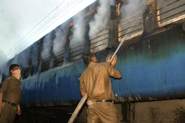 Cháy tàu khủng khiếp ở Ấn Độ, 47 người chết