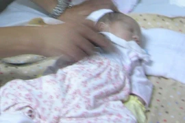 Bé sơ sinh suýt tử vong vì hít phải phân su 