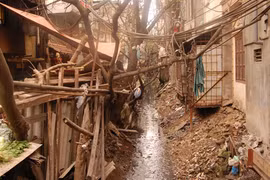 Khổ đến bao giờ? 