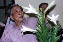 Tố Hữu - người “gây mật ngọt cho đời”