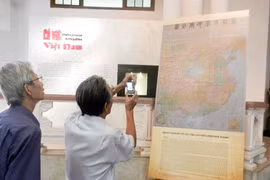  “Hoàng Triều trực tỉnh địa dư toàn đồ” thu hút khách tham quan 
