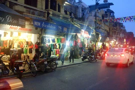 “Quét” hàng giả trong phố cổ 