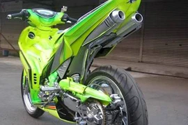 Xe máy “chế”: Nỗi kinh hoàng trên đường phố