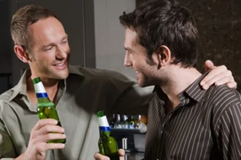 Bia rượu khiến đàn ông “ái”