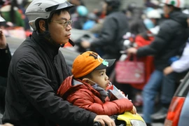 Ngày thứ 2 đổi giờ học, giờ làm: Đi học sớm, lại về muộn