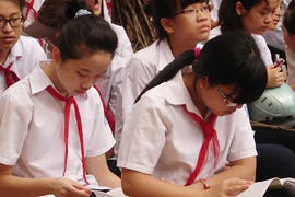 Nhà trường gặp khó với một số khoản thu 