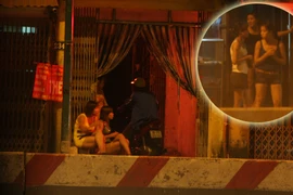 Những “phố vẫy” ở Hà Nội: Khó nhổ sạch “cỏ dại”