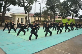 Bế giảng lớp tập huấn quân sự, võ thuật nâng cao năm 2012: 100% học viên đạt yêu cầu 