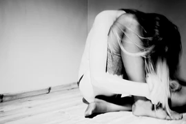 Vào nhà nghỉ để... tự tử