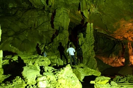 Thám hiểm động Pu Sam Cáp