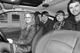 Đi xe chung để giảm chi phí, lợi thì có lợi, nhưng... 