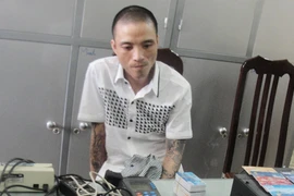 Sắm đồ xịn bằng thẻ tín dụng giả 