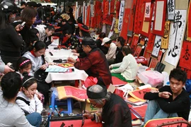 Phố ông Đồ náo nức vào xuân