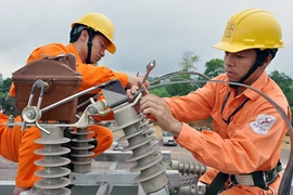 Không đồng tình thu thêm phí điện lực