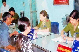 Chứng minh thư mới có tên bố mẹ: Thuận lợi hơn cho người dân