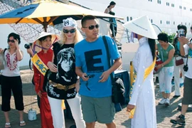 Du lịch “ngấm đòn”, giảm giá 