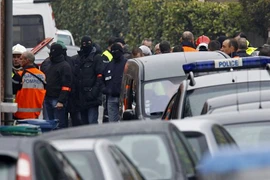 Kịch tính vụ vây bắt nghi can xả súng