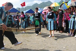 Người Mông vui ngày hội non sông 