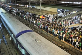 Hàng nghìn người chạy nạn vì tin đồn: Thủ tướng Ấn Độ trấn an dân chúng 