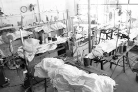 Làng dệt Cộng Hòa: Máy móc đắp chiếu, chủ nhiệm HTX đi lái taxi