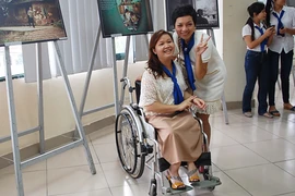 Cây xương rồng vẫn nở hoa