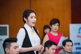 Hoa hậu Đặng Thu Thảo đồng hành cùng Đoàn Thể thao Việt Nam tham dự Sea Games 28