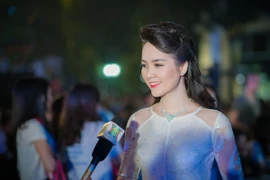 Á hậu Thụy Vân gợi cảm làm MC “Giờ Trái đất 2015”