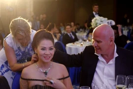 Ca sĩ Thu Minh được ông xã tặng vòng cổ ngọc trai hơn 400 triệu đồng