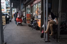 Bi kịch của những cô gái Trung Hoa khi "giấc mơ Mỹ" tan tành