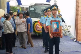 Xúc động tiễn đưa phi công Su-30Mk2 Đại tá Trần Quang Khải