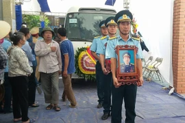 Xúc động tiễn đưa phi công Su-30Mk2 Đại tá Trần Quang Khải