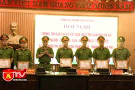 Khen thưởng chiến công xuất sắc của lực lượng Thủ đô