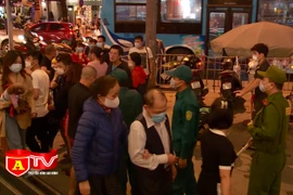 Hà Nội: Kiểm tra, xử phạt người không đeo khẩu trang nơi công cộng