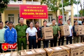 Báo An ninh Thủ đô chung tay cùng nhân dân huyện biên giới (Quảng Trị) khắc phục khó khăn do mưa lũ 