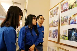 "Hồ Chí Minh và thế hệ trẻ" 