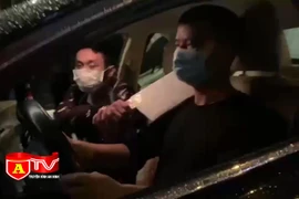 Thực nghiệm hiện trường vụ chém vào cổ lái xe taxi để cướp tài sản tại quận Cầu Giấy