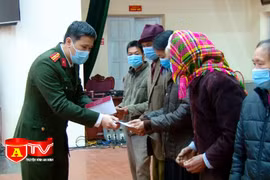 Mang Tết sớm đến với người dân vùng cao tỉnh Hòa Bình