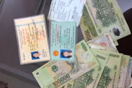  Nhặt được ví tiền, CSGT tận tình tìm người đánh rơi để trả