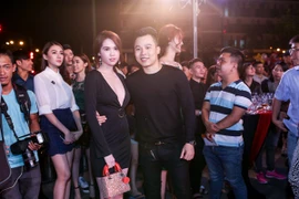 Ngọc Trinh đến cổ vũ cho "đàn em" Kỳ Hân tại buổi ra mắt phim "Điệp vụ chân dài" 