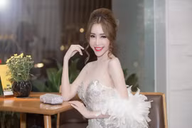 Elly Trần hút ánh nhìn với nhan sắc như thiên thần