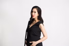 Lều Phương Anh làm album tặng con gái đầu lòng