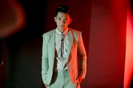 Mai Quốc Việt sang trọng, lạ lẫm trong phong cách mới 