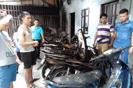 Đốt bình gas đang mở, thiêu rụi 10 chiếc xe máy