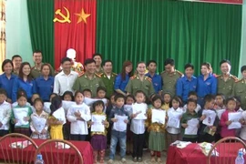 Ước mơ có áo trắng đến trường của học sinh vùng cao