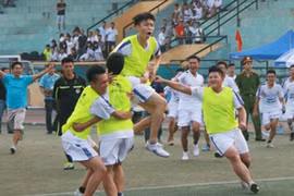 Nghẹt thở giành vé đi tiếp